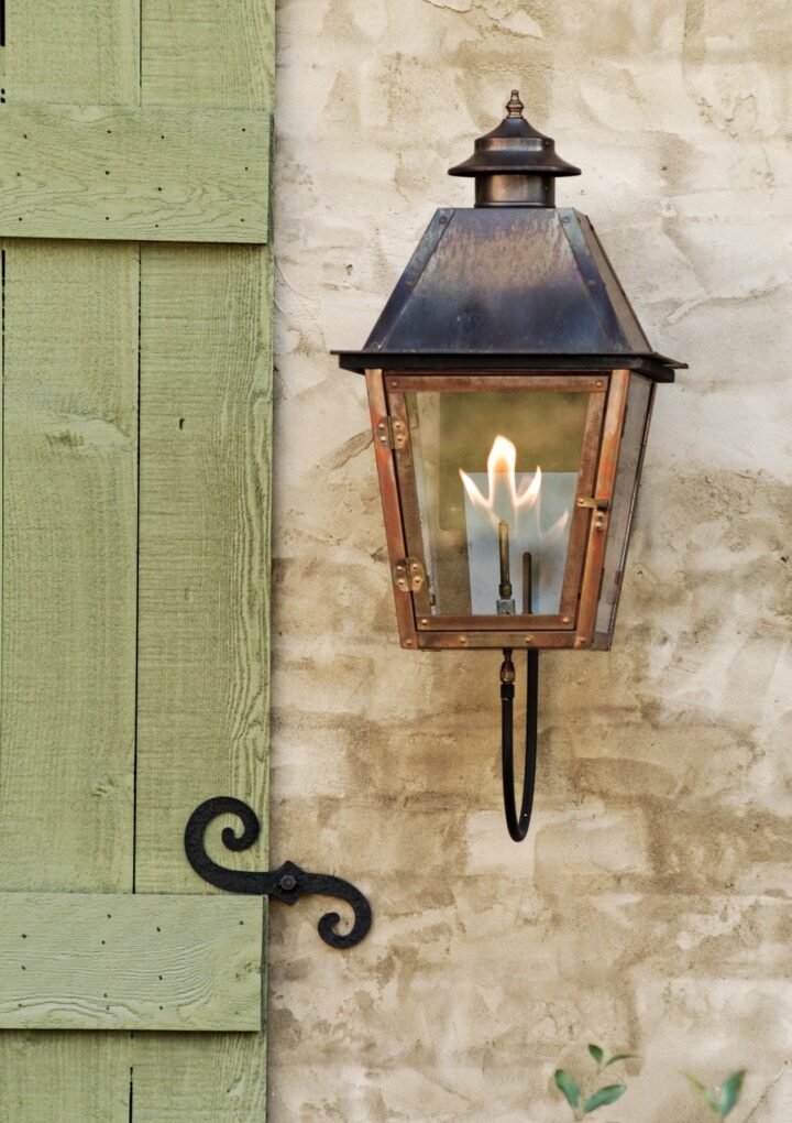 Adorn Your House With a Magical Experience Of Outdoor Gas Lanterns
