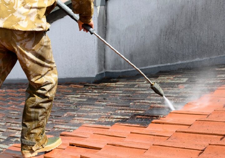 Time to Call the Professionals: Signs Your Roof Needs Cleaning
