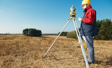 Benefits of Getting a Land Surveyor