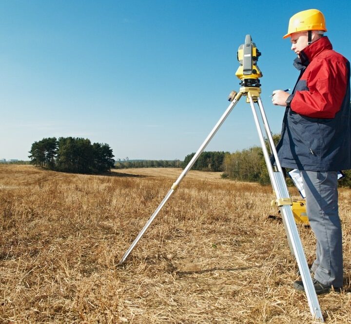 Benefits of Getting a Land Surveyor